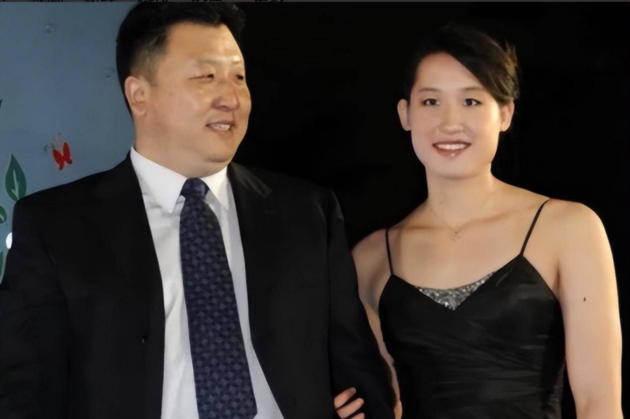 30岁蝶后刘子歌,嫁53岁教练,结婚3年儿女双全,现全家离开澳洲_金炜