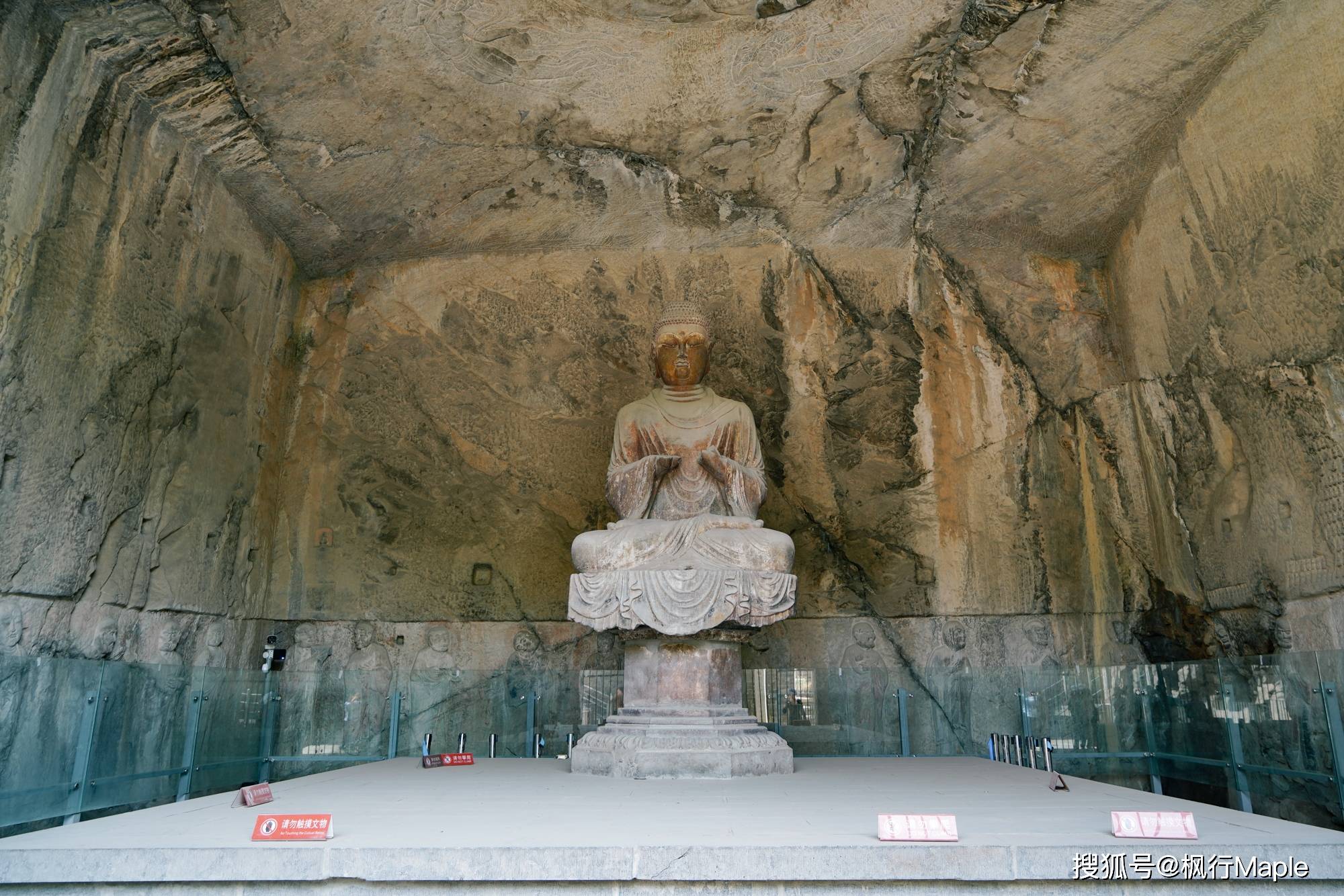 盛唐石窟看龙门,俯瞰众生又诘问苍天_卢舍_莲花洞_北魏