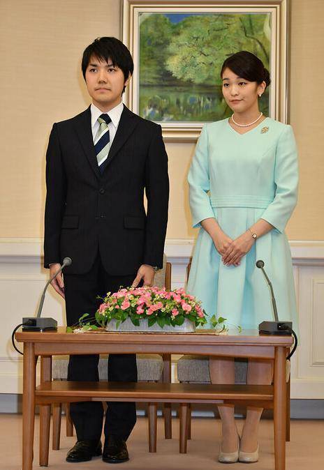 准备去拜见她的祖父母,已经退位的前天皇明仁以及前皇后美智子