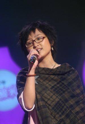 周笔畅妈妈吕园园,女儿37岁不催婚,爱孩子更需"懂"孩子_音乐_因为