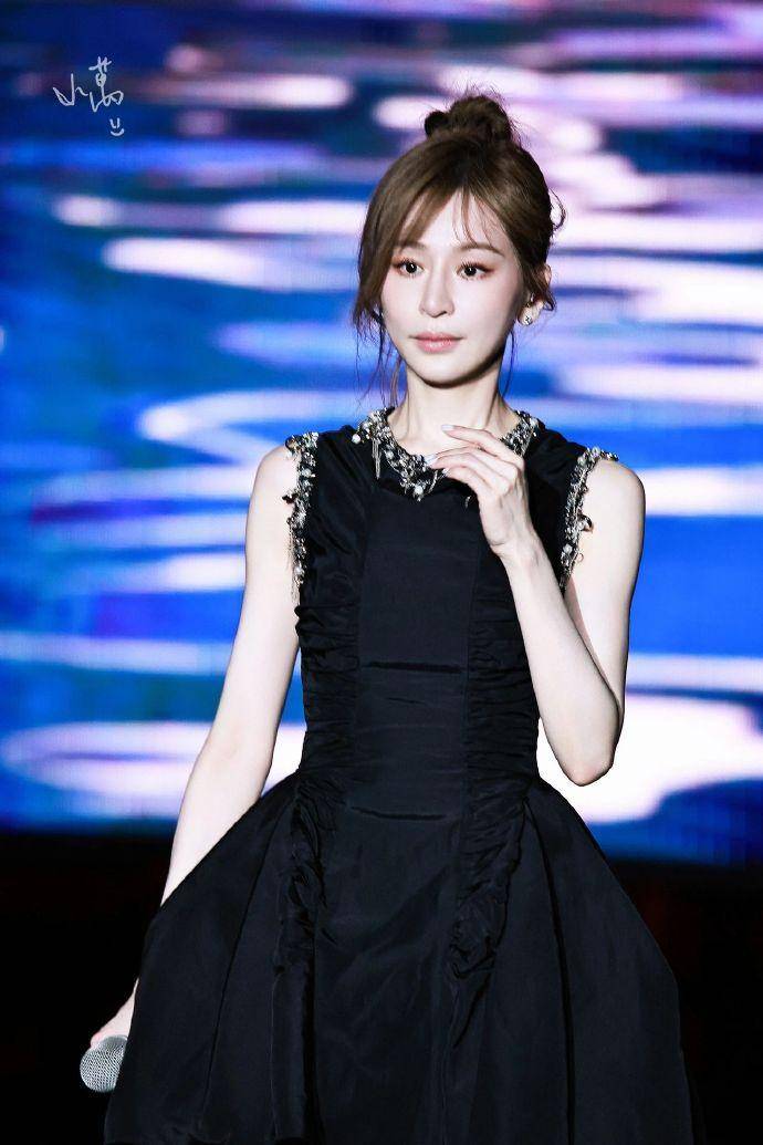 王心凌看来要甜到老了,扎双马尾穿公主裙,蹦蹦跳跳谁敢信已40岁 67