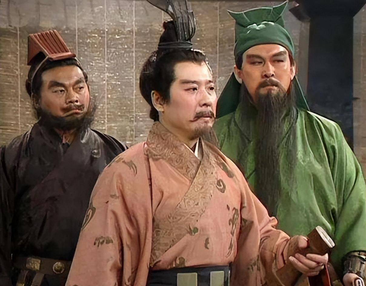 得知张飞的死讯,刘备轻叹了4个字,此时诸葛亮才看清他的真面目_关羽