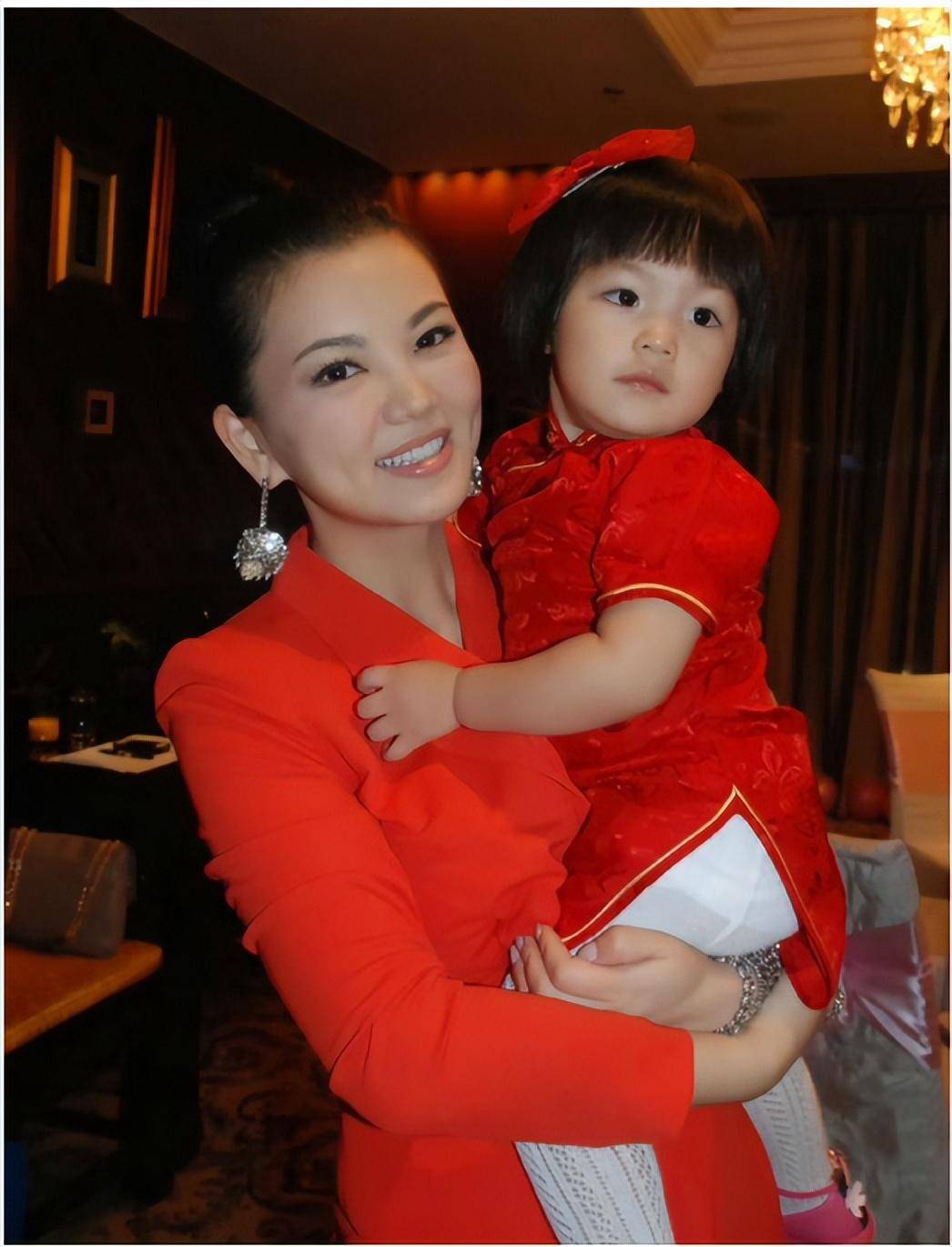 李湘和王诗龄又登热搜!一张旧照曝光引争议,网友:还缺女儿吗?