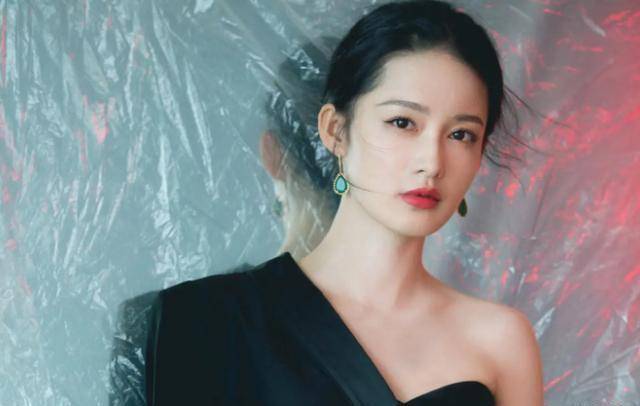 "笨蛋美人"李沁:被秘密培养九年,受李少红力捧,却与反诈挂边_宣传