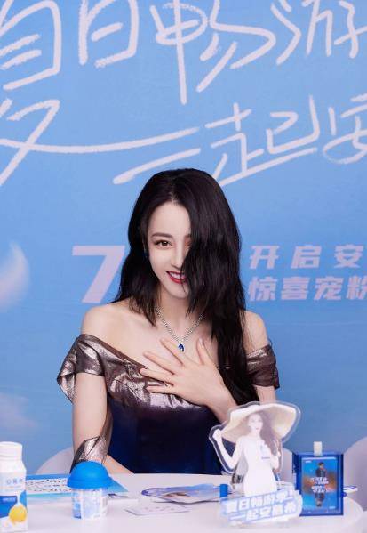 迪丽热巴戴超大墨镜"遮丑"美貌依旧,网友:半张脸也超绝_活动_麦粒肿