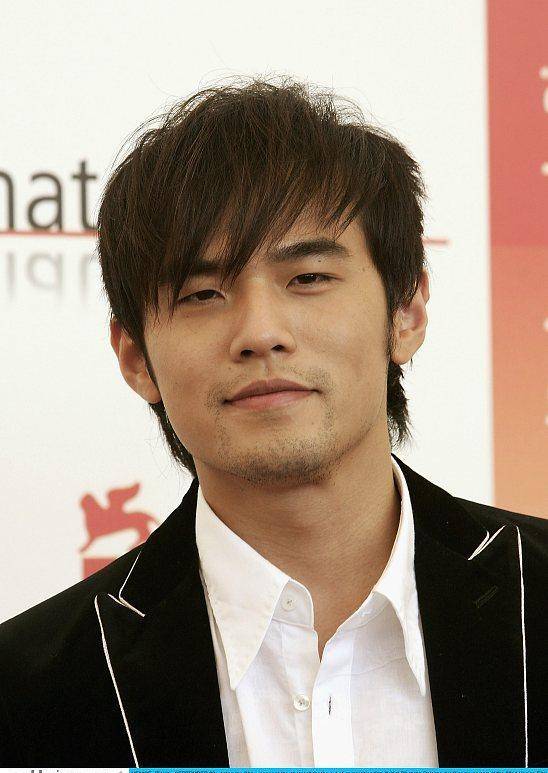 七周年结婚快乐,周杰伦比心昆凌,秀恩爱,网友满满的幸福感_老婆_青春