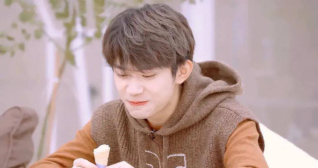 刘亦菲爱看土味视频,蔡徐坤开启老年生活_易烊_王一博_能力