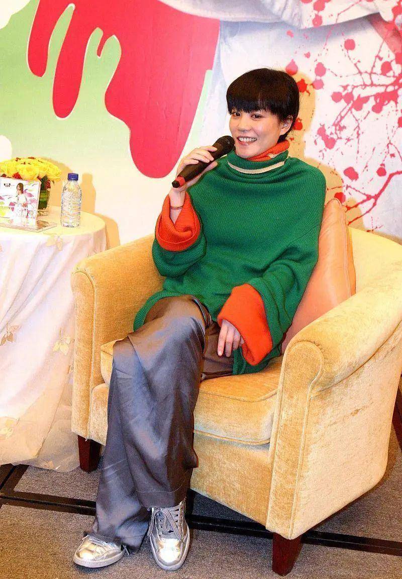 53岁的王菲,穿衣品味太棒了!