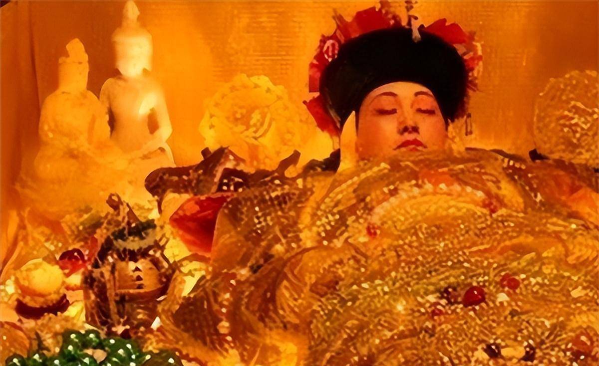 1972年,内蒙发现康熙女儿墓,身穿龙袍240年不腐,葬品估值过亿_荣宪