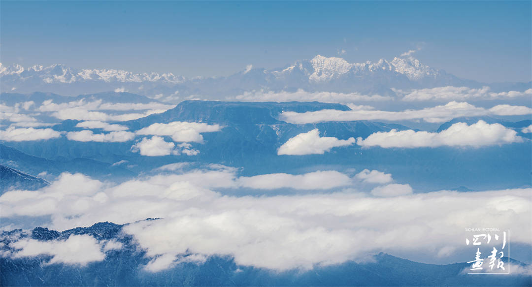 瓦屋山全景图图片