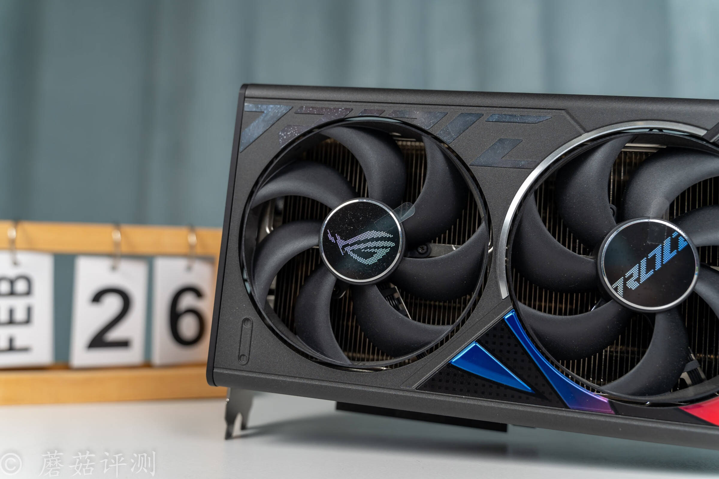 4090显卡中的独一档,华硕rog玩家国度rtx4090猛禽显卡 评测_散热_部分