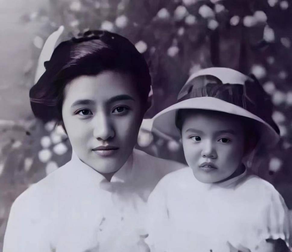 婚后夏之时也如约将董竹君送到日本留学,在日本学习的四年间,董竹君为