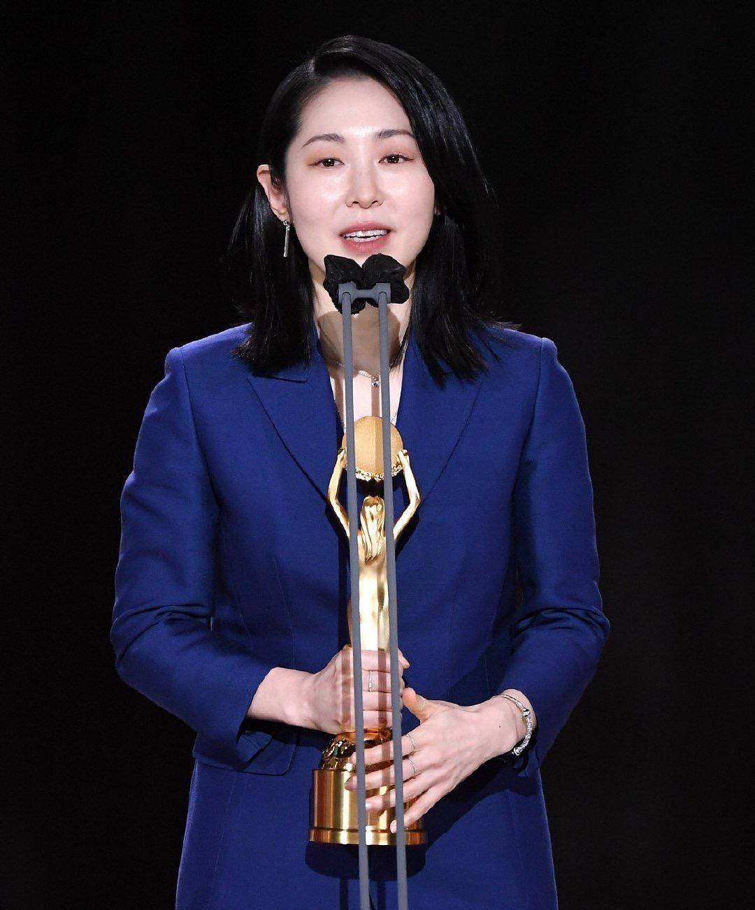 第41届青龙电影奖:刘亚仁二封影帝,影后更是46岁大器晚成_罗美兰_获奖