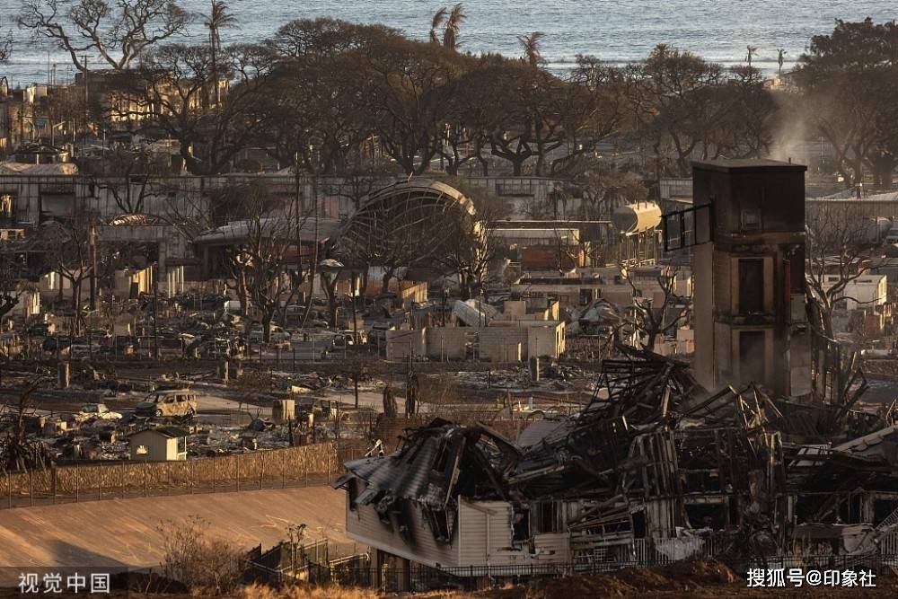 當地時間8月12日,美國夏威夷毛伊島,大火過後被燒燬的房屋和建築物.