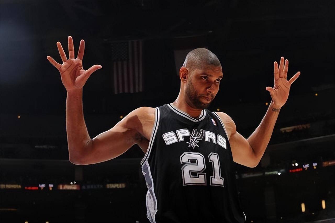 蒂姆·邓肯:出色的篮球天赋和多样化的技术,篮球历史上的巨星_篮板