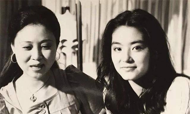 平鑫涛原配林婉珍,晚年出书揭露琼瑶"上位手段":装柔弱博同情_爱情