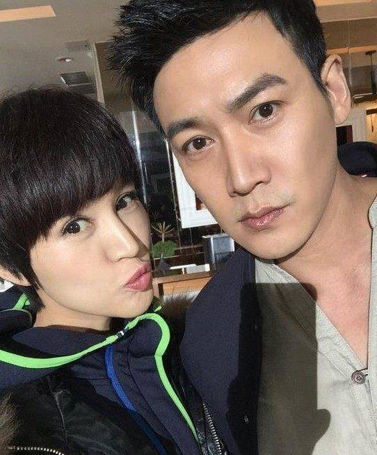 不敢说孙俪邓超夫妻相,陆毅鲍蕾一家复制,看到黄渤太邪性了!