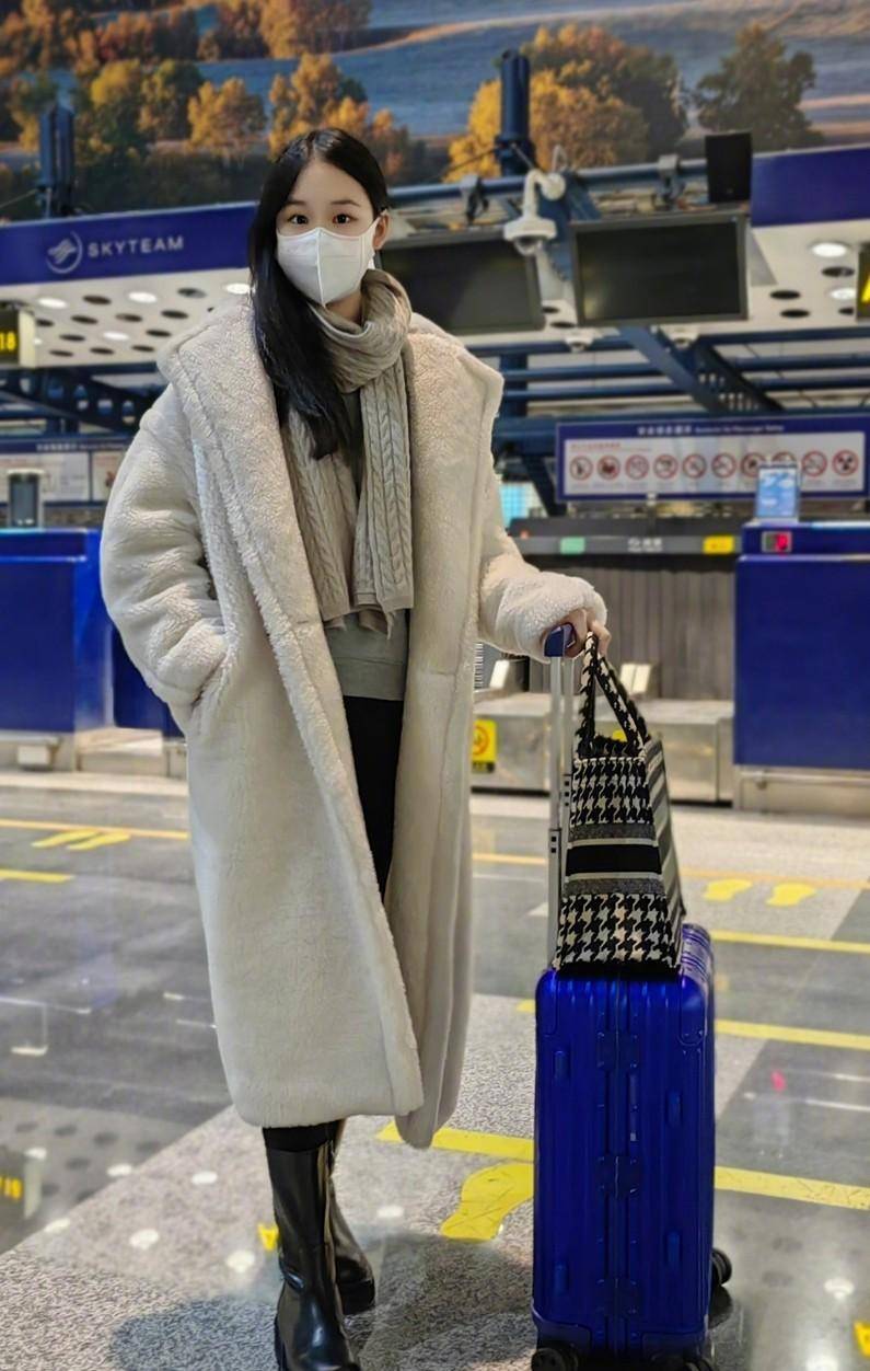 赵文卓大女儿发育过猛!
