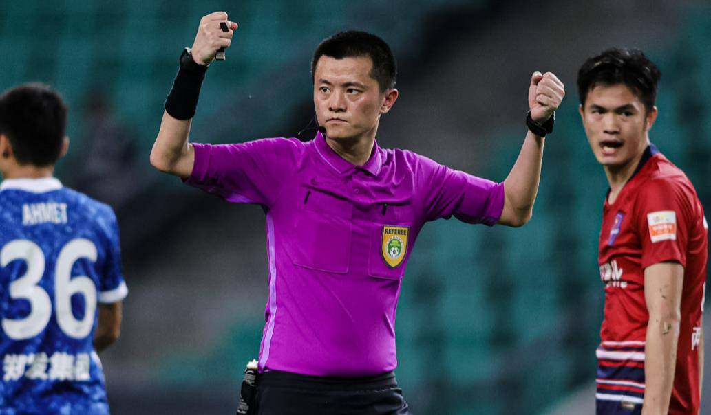 不仅仅是这几场比赛,本赛季的每轮中超联赛后,裁判员的吹罚问题都成为