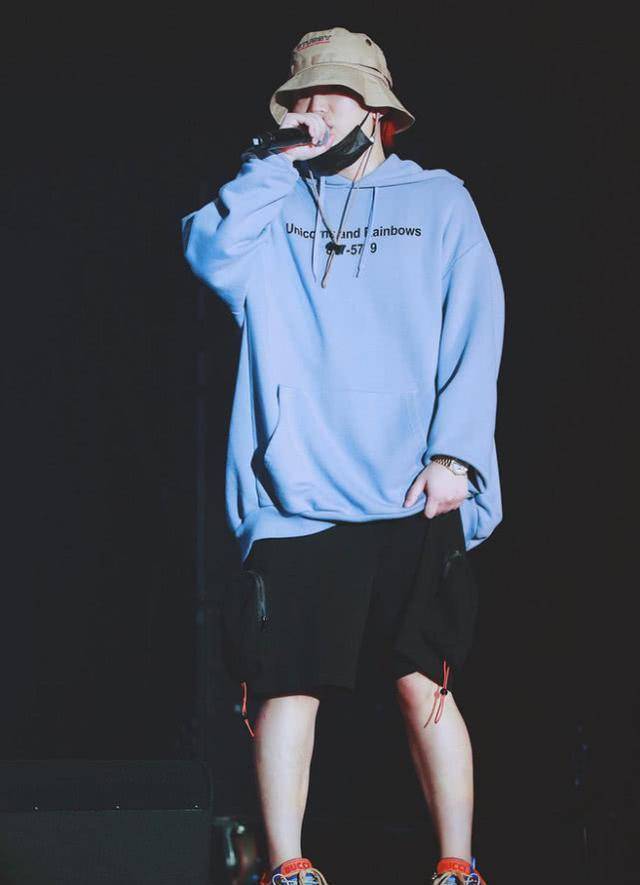 演唱会大吐苦水,谈夜宿门泪洒现场:我一沉到底_李小璐_模样_犯罪