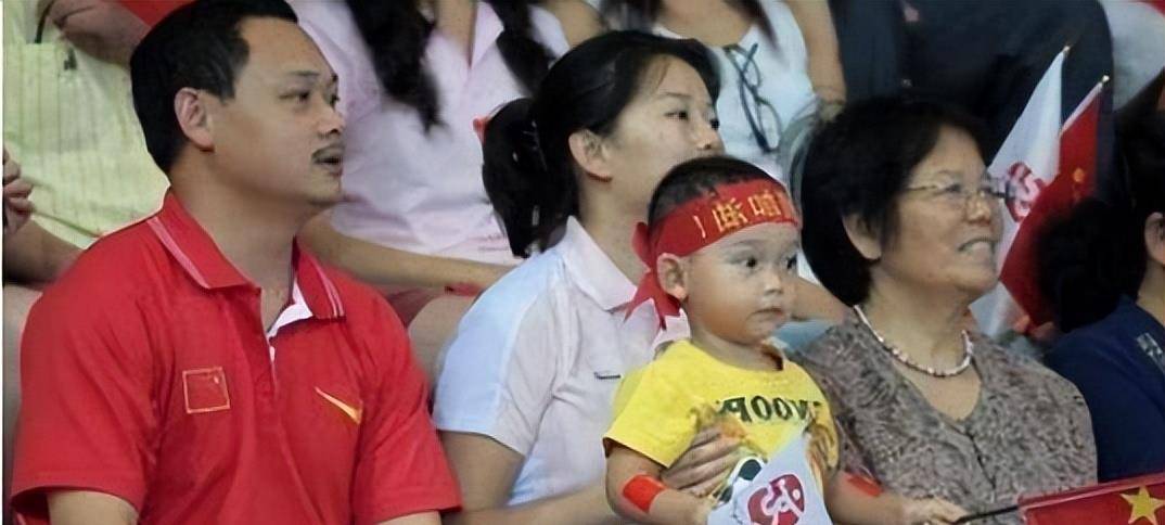 由于占旭刚事务繁忙,姚健每天都陪在孩子的身边.