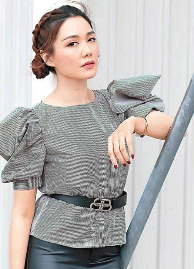 自从和罗天宇分手后,汤洛雯曾先后与刘恺威及郑子邦传过绯闻,可惜真命