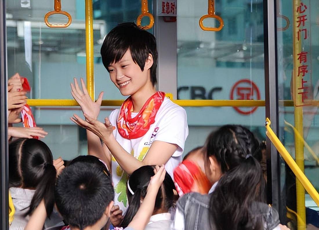 李宇春生日时粉丝总是自发性的组织活动捐款这一活动整整持续16年截止