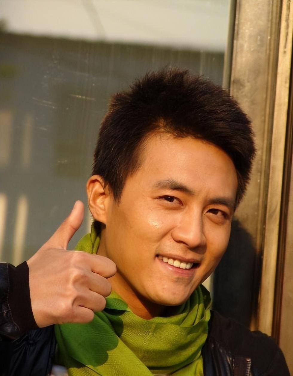 虽然杜淳没能继续舞蹈的路,但看着儿子一步一步坚定地走向自己的梦想