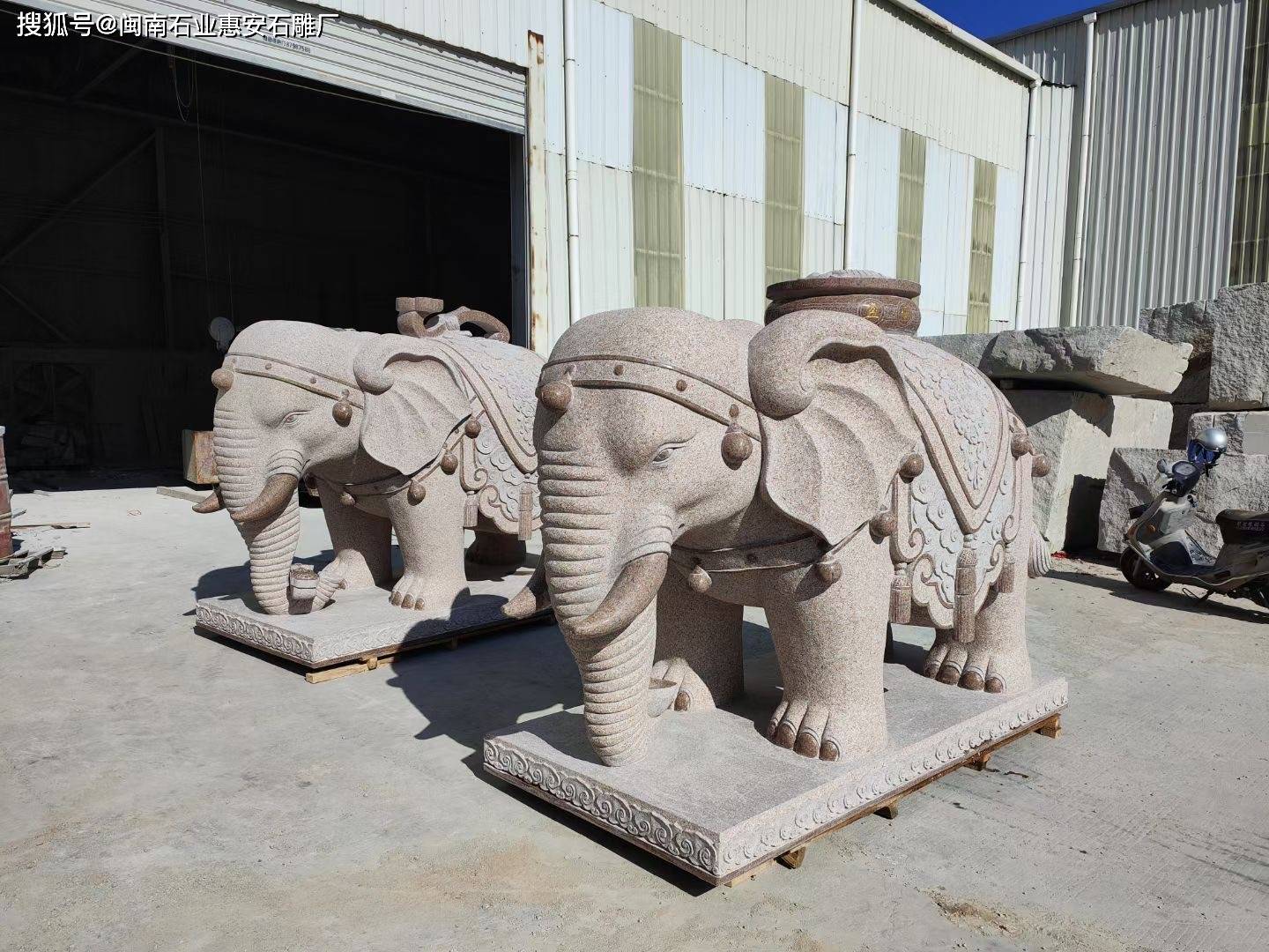 福建石雕厂家告诉你如何选用石雕大象