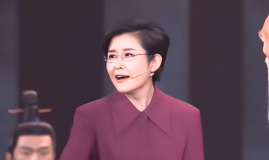 央视主持人女王宁简历图片