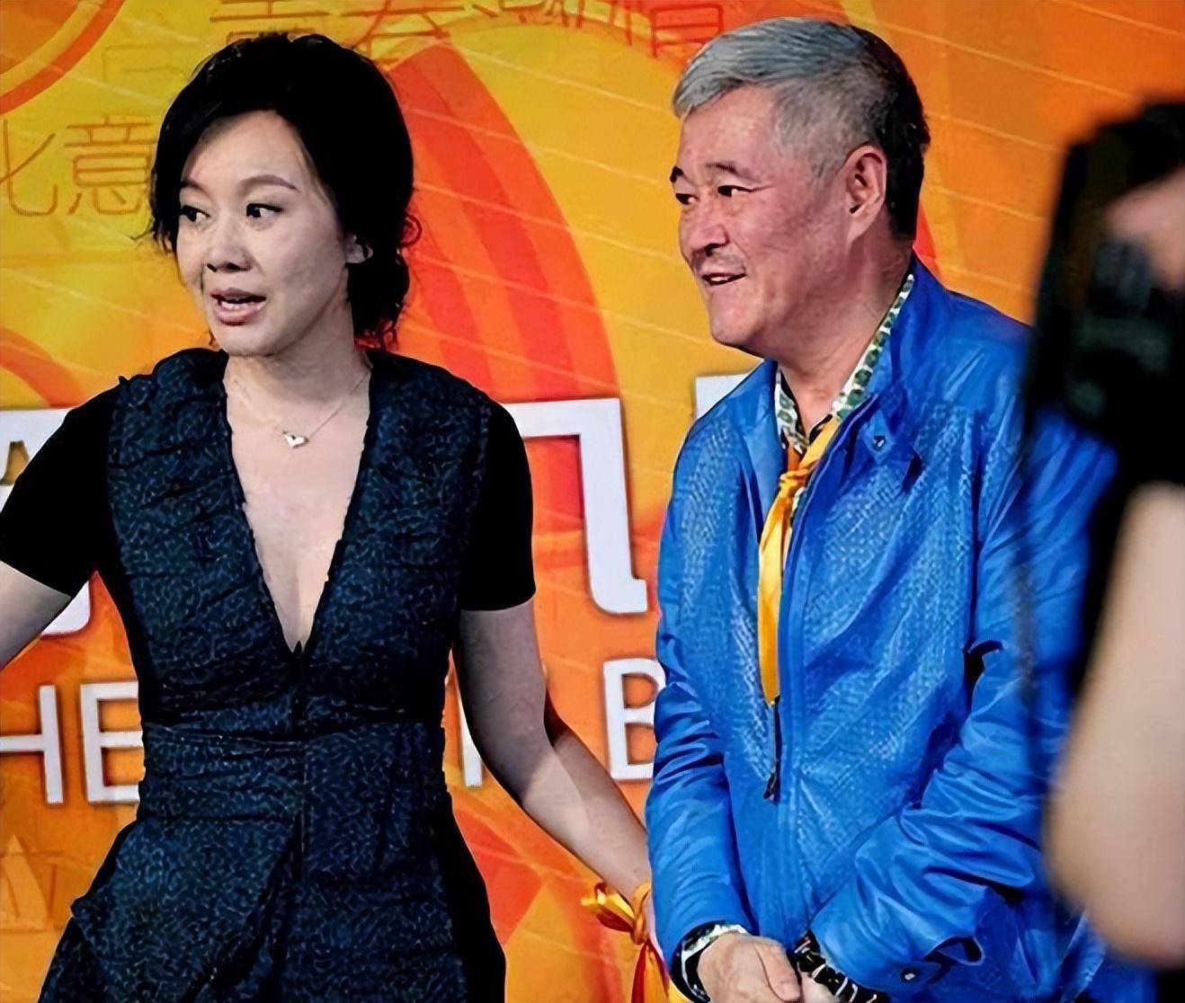 "时尚女人"闫妮:身价上亿认赵本山当哥,分手后3次吃"美草"_张嘉译