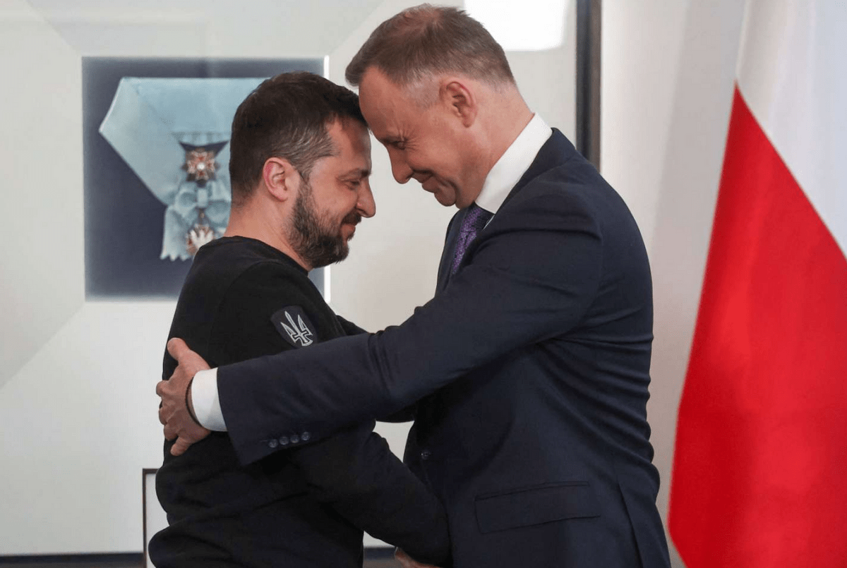 敏感时刻,钢铁洪流现身华沙街头,波兰剑指俄罗斯,还是乌克兰?