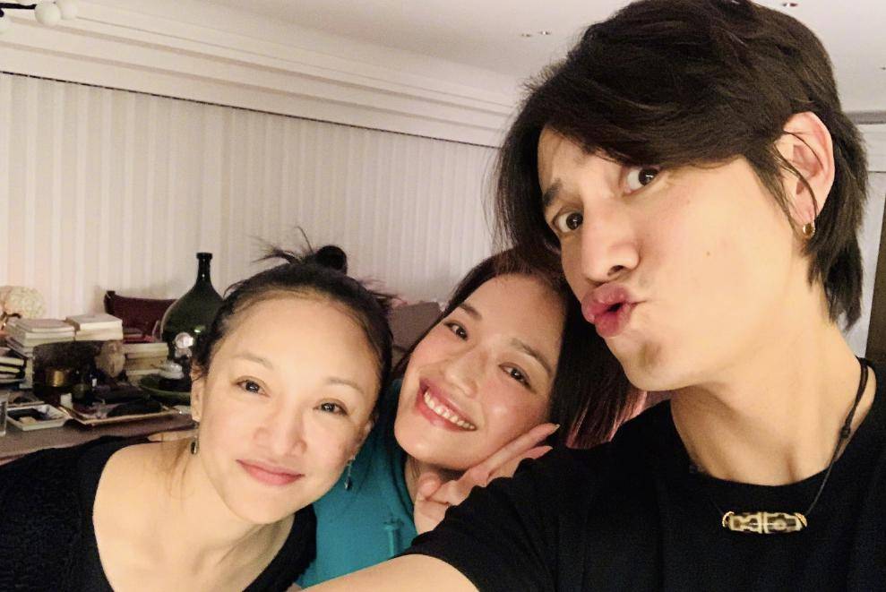 但作为陈坤的妻子,肯定会安全感满满,在曝光孩子的同时,还保护了他们