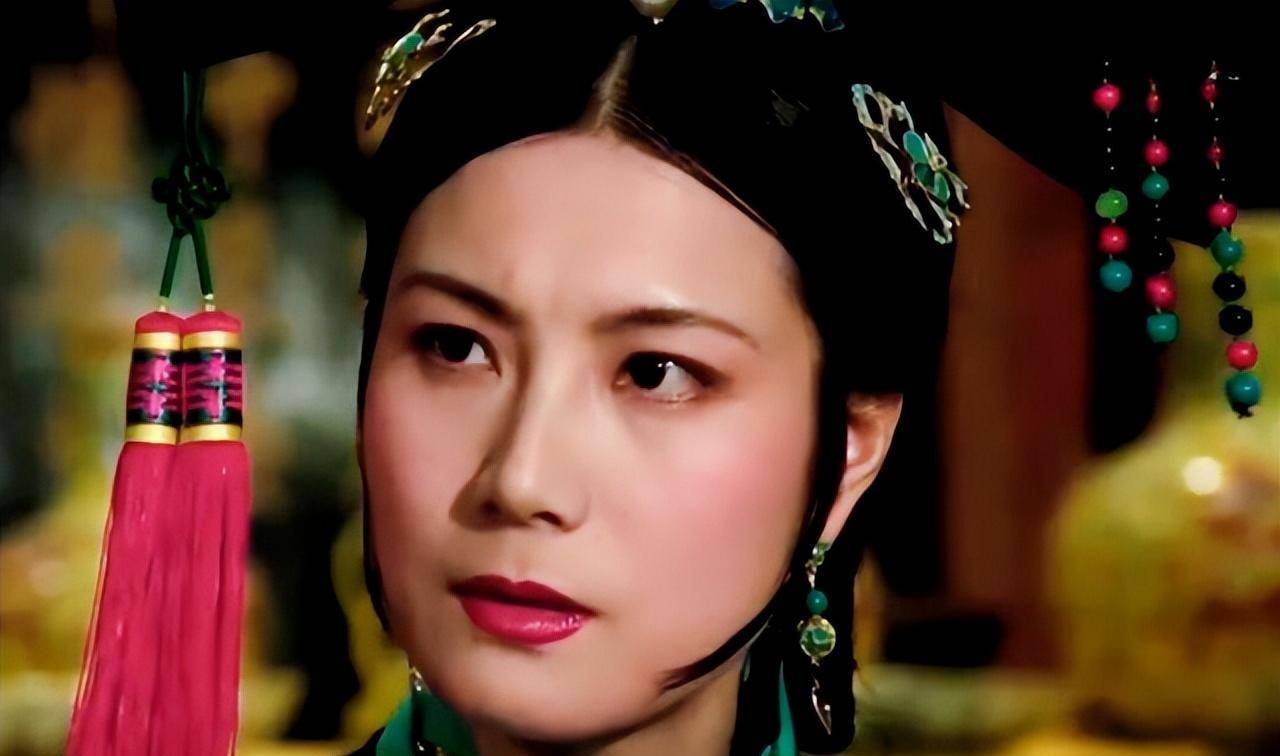 她气质典雅,曾三次饰演慈安,嫁老外恩爱30余载,2个儿子皆优秀_陈烨