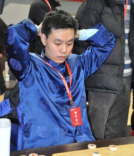 根据大部分棋迷的投票结果,胡荣华和许银川两位老师的得票数可能会最