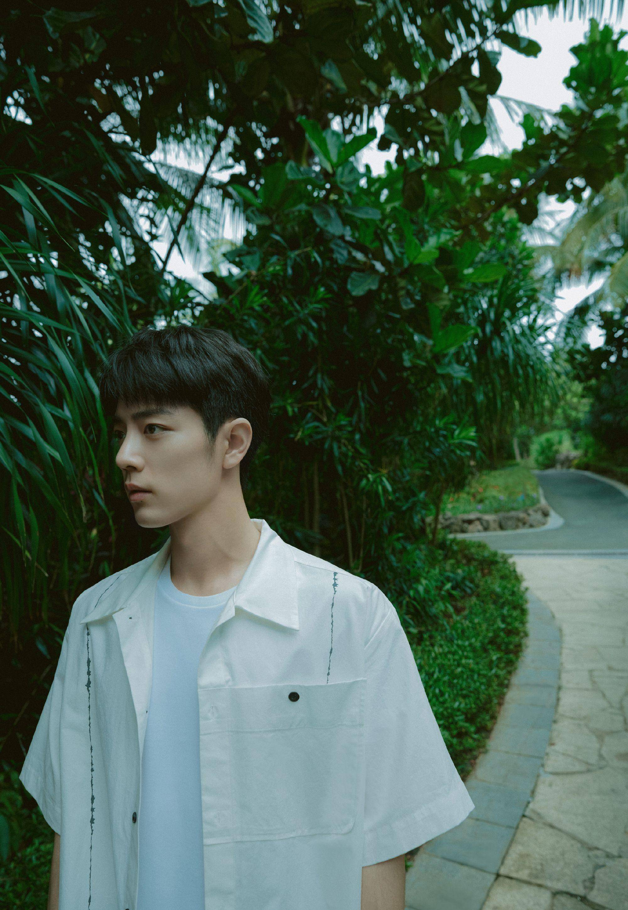 就是简单大方,直白热诚,反而更容易展现高级感,相信肖战的摄影师和