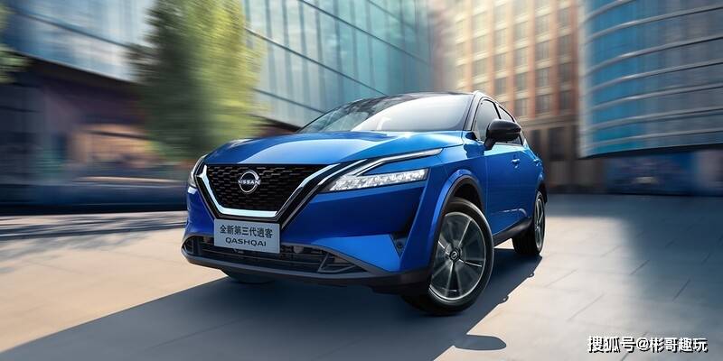 日产逍客的长宽高为4,440*1,840*1,627mm,轴距为2,665mm,介于x-trail