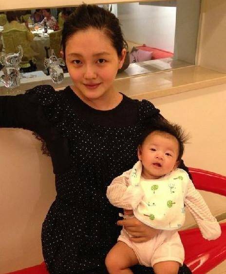 大s三胎后专注新生儿,汪小菲成人生赢家,与张兰再次和孩子团聚_俊晔