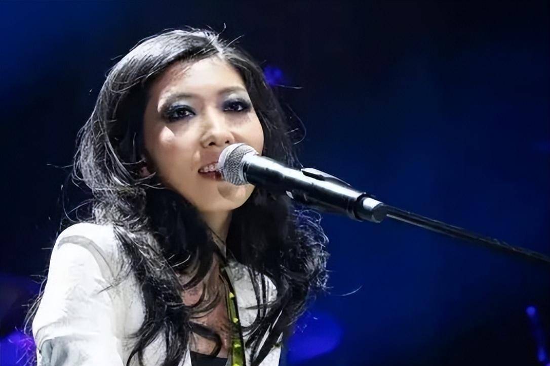 曲婉婷:拿上亿赃款逍遥海外,住豪宅开豪车,566个家庭因她而毁