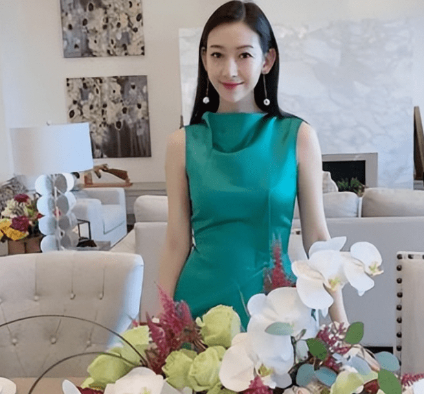 主持人温雅定居美国,与通缉犯丈夫疑似团聚,网友冷嘲热讽_老公_生活
