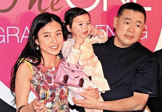 大刘两位妻子,两个女儿差二十几岁,身价差百倍_甘比_刘秀融_母亲