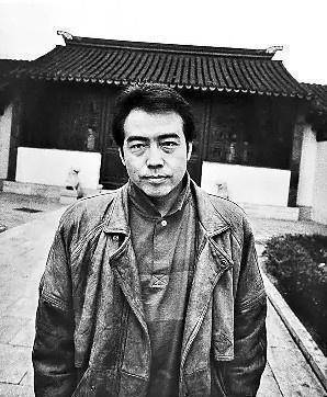 陈红陈凯歌合影旧照,被吐槽美女与野兽:这么看陈飞宇是真像爸爸_时候