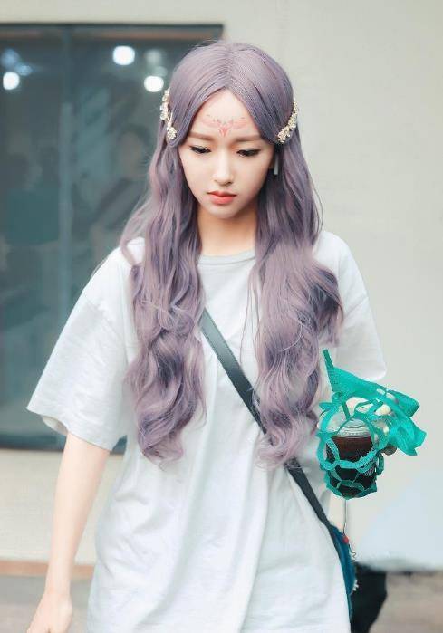 程潇新片造型公开,紫色长发配高颜值,被赞是从漫画中走出的仙女_网友
