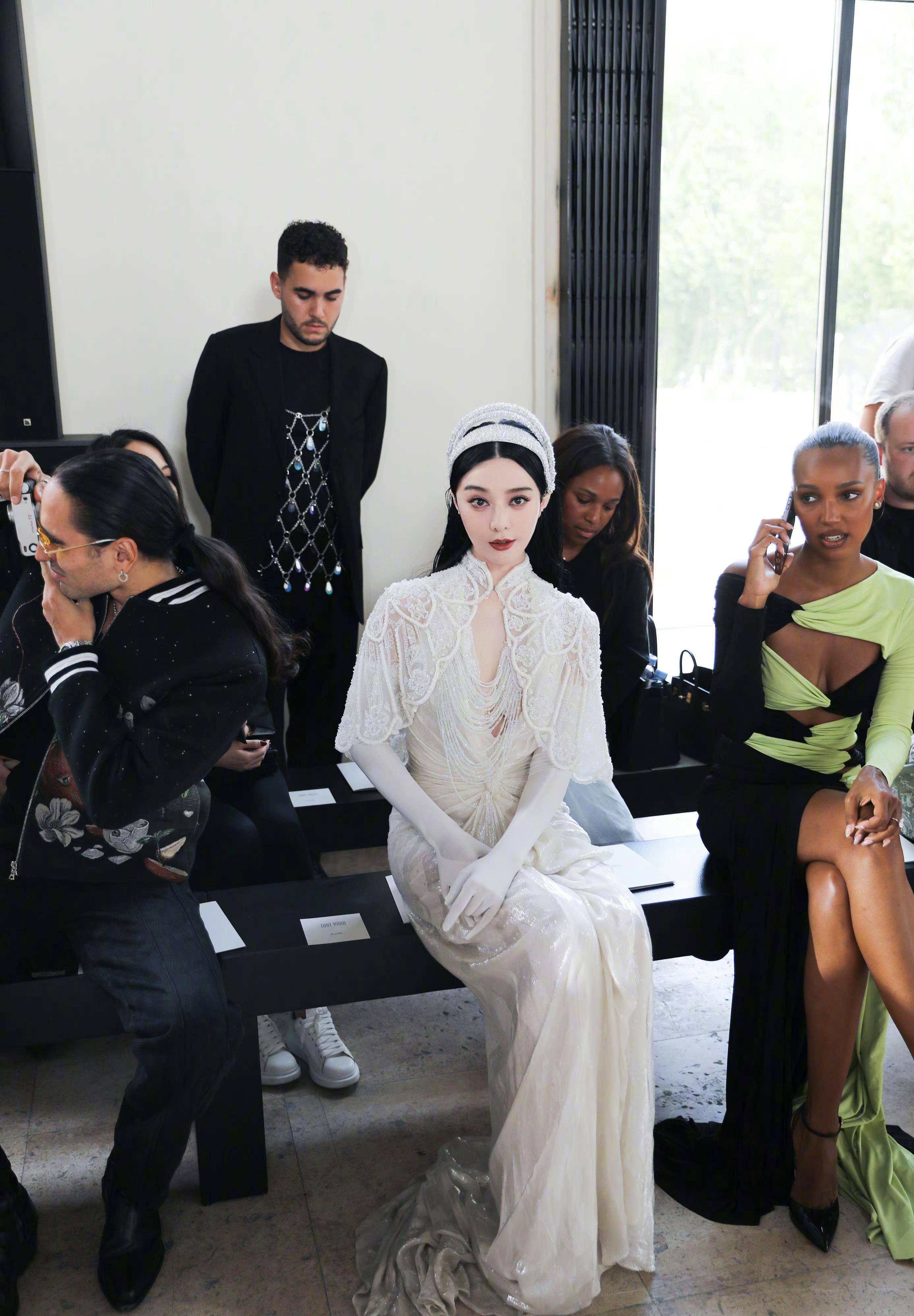 巴黎高定时装周:张柏芝性感,姚晨霸气,刘诗诗休闲,范冰冰女神_刘雯