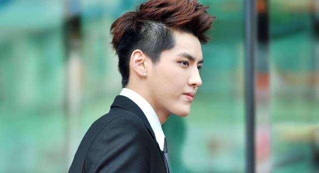 super junior组合的成员韩庚在归国后参演了《大武生》,《万物生长》