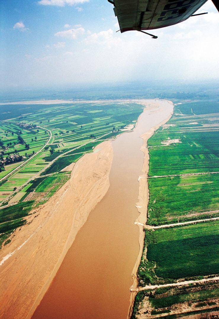 关中平原又称渭河平原,西起宝鸡,东至渭南,南接秦岭,北接渭河北山,夹