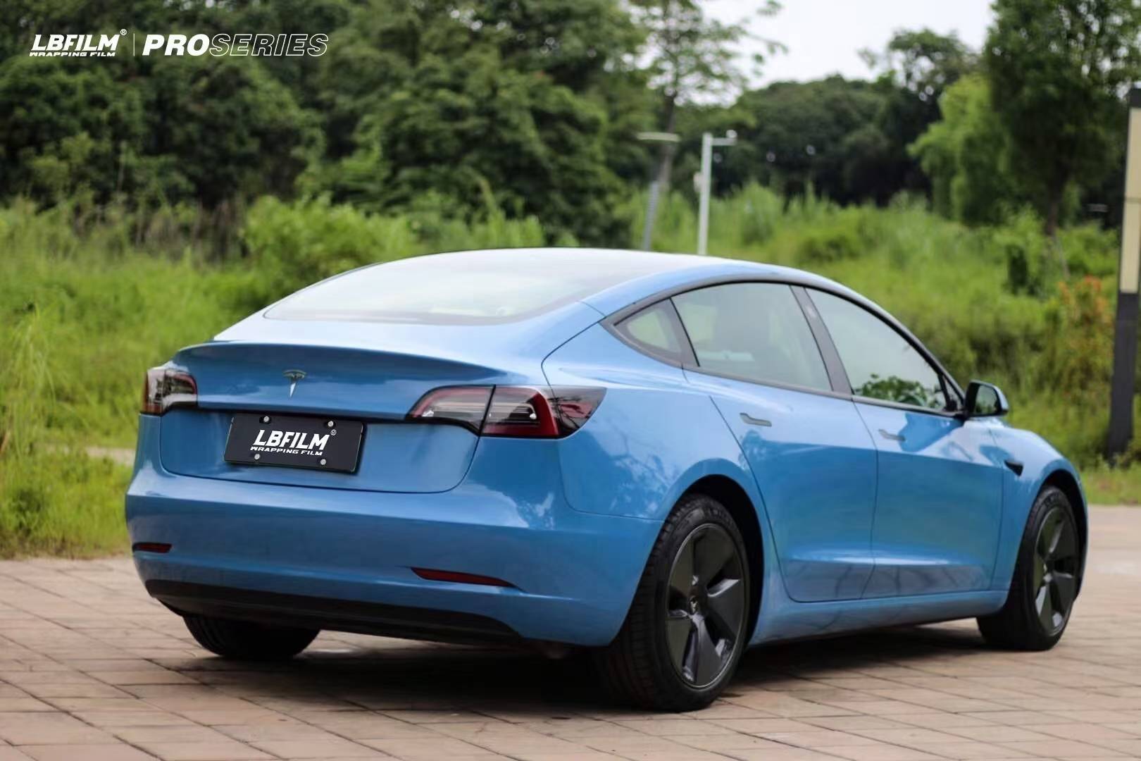 特斯拉model3-lb改色膜高亮阿布扎比蓝,透明的澄澈的蓝色_搜狐汽车