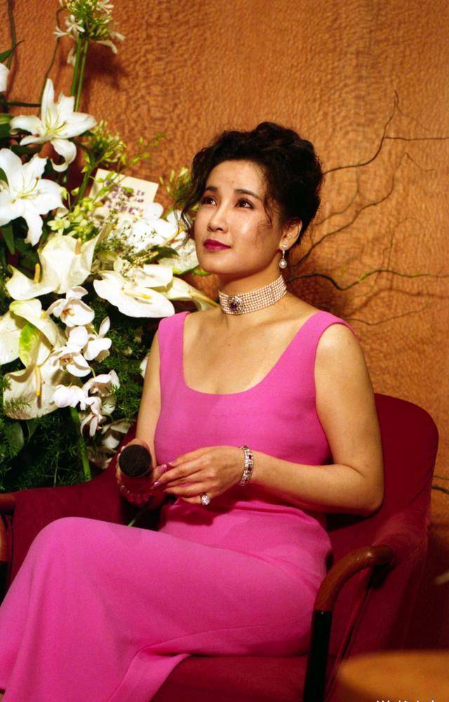 宋冈陵的演艺生涯和人生证明,美丽不是全部,人终究要有脑子.