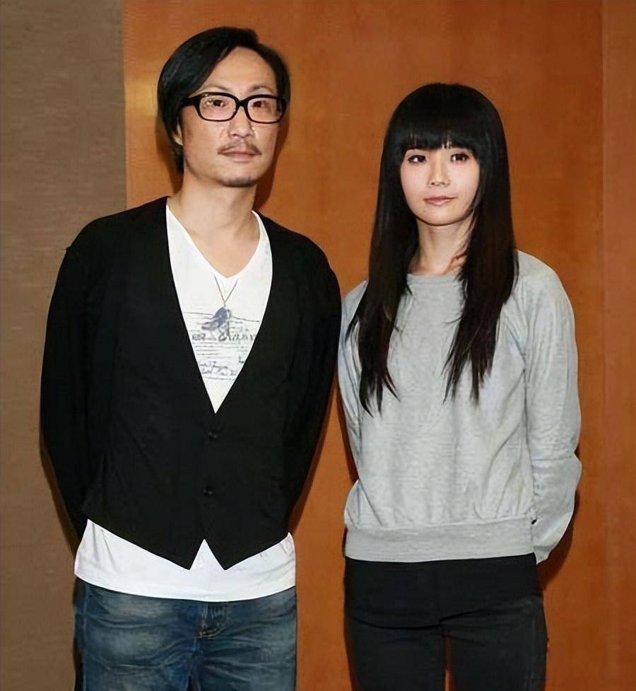 于是,蔡卓妍只用了3个月,就把杨颖的男友陈伟霆,变成自己的枕边人.