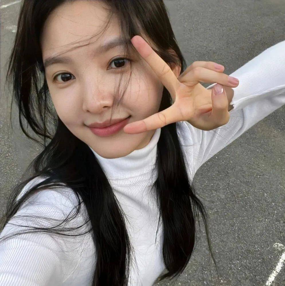 章若楠头像|永远有人更漂亮,做你自己就好了_网络